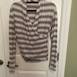 Lulu long sleeve top. Size 8